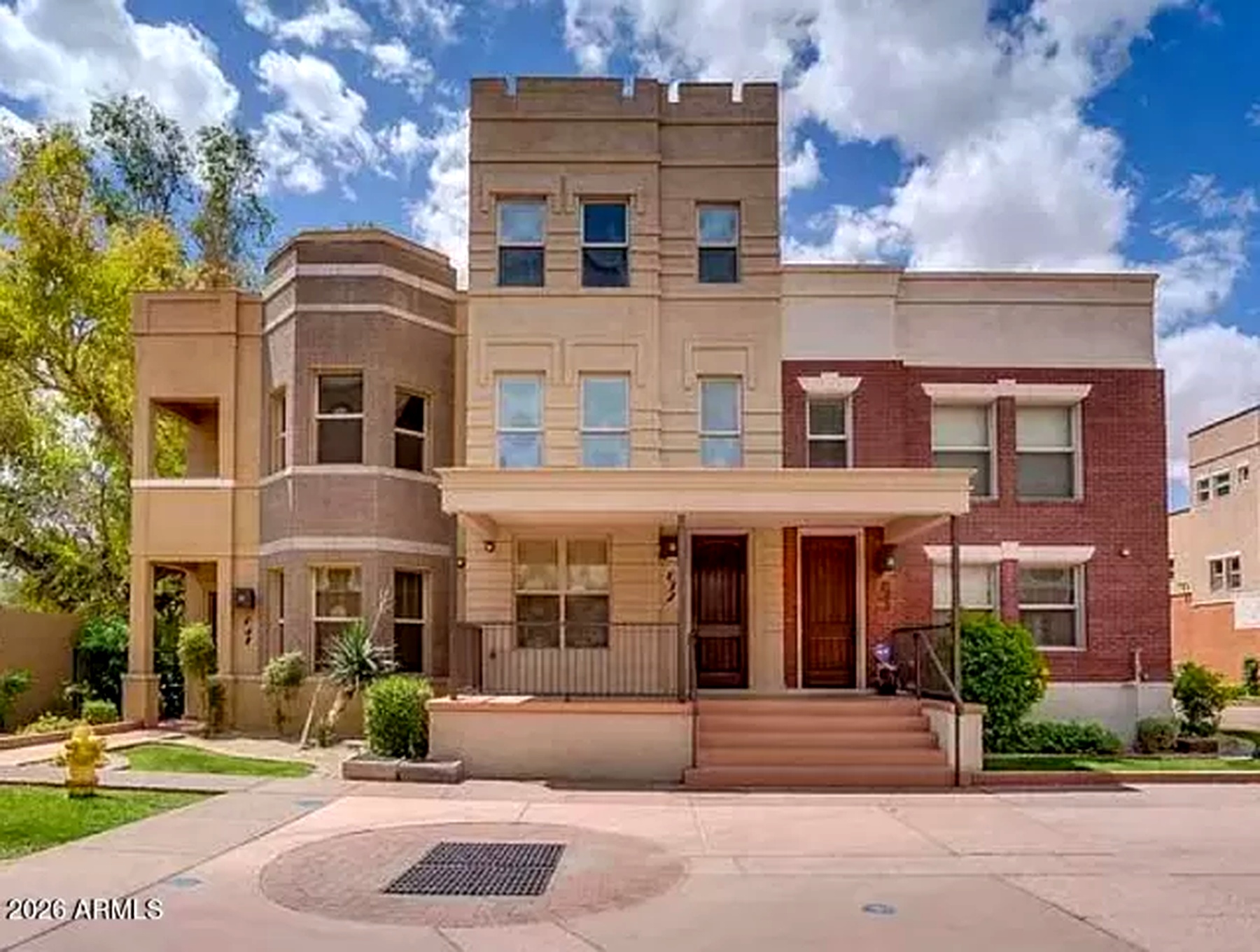 Brownstone At Hyde Park