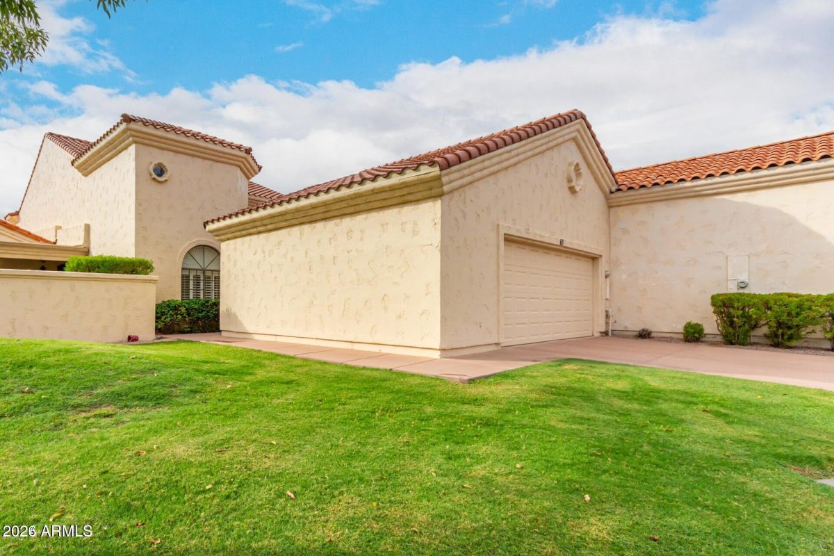 Val Vista Lakes